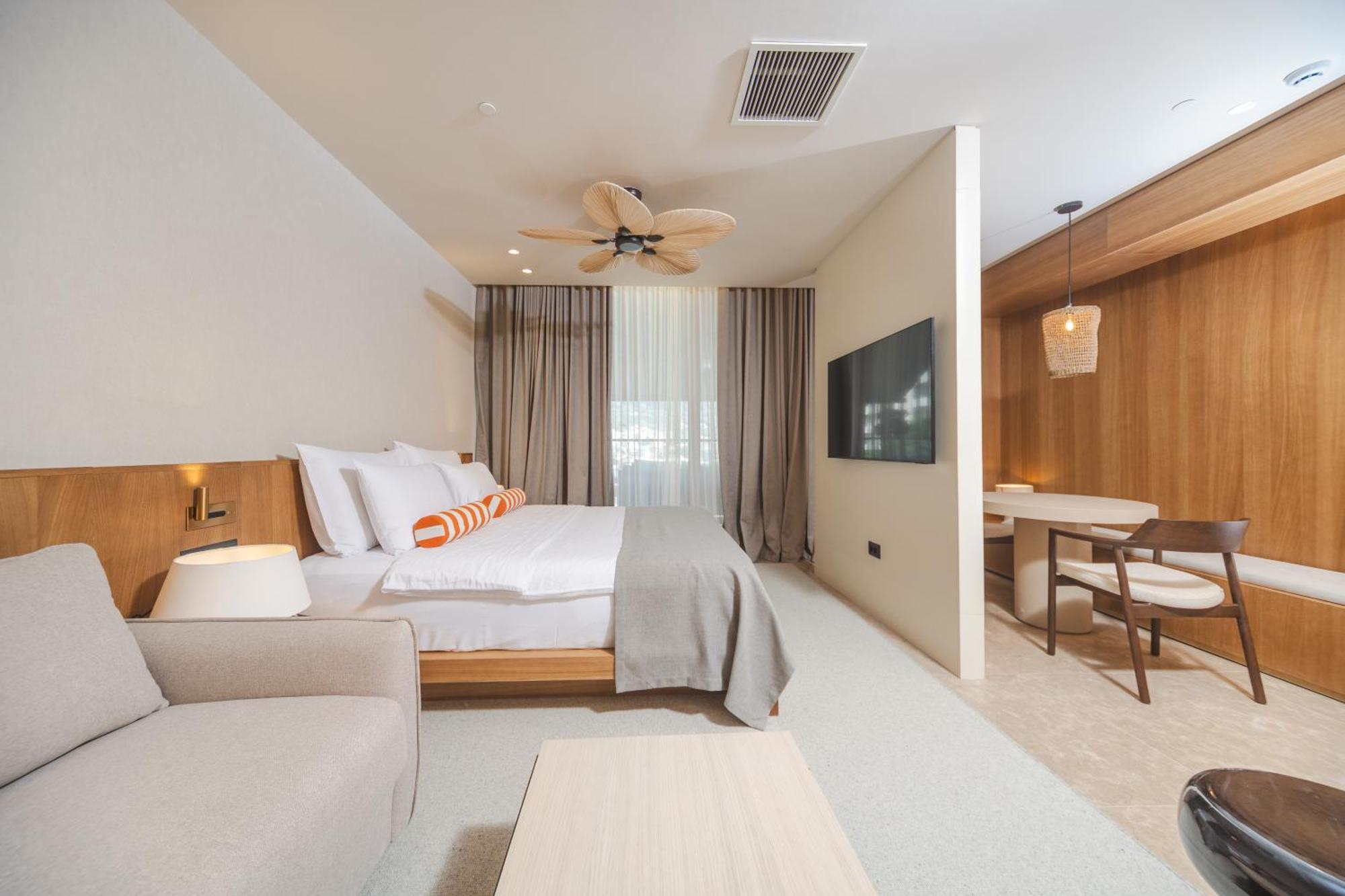 Hotel Infinity & 4*