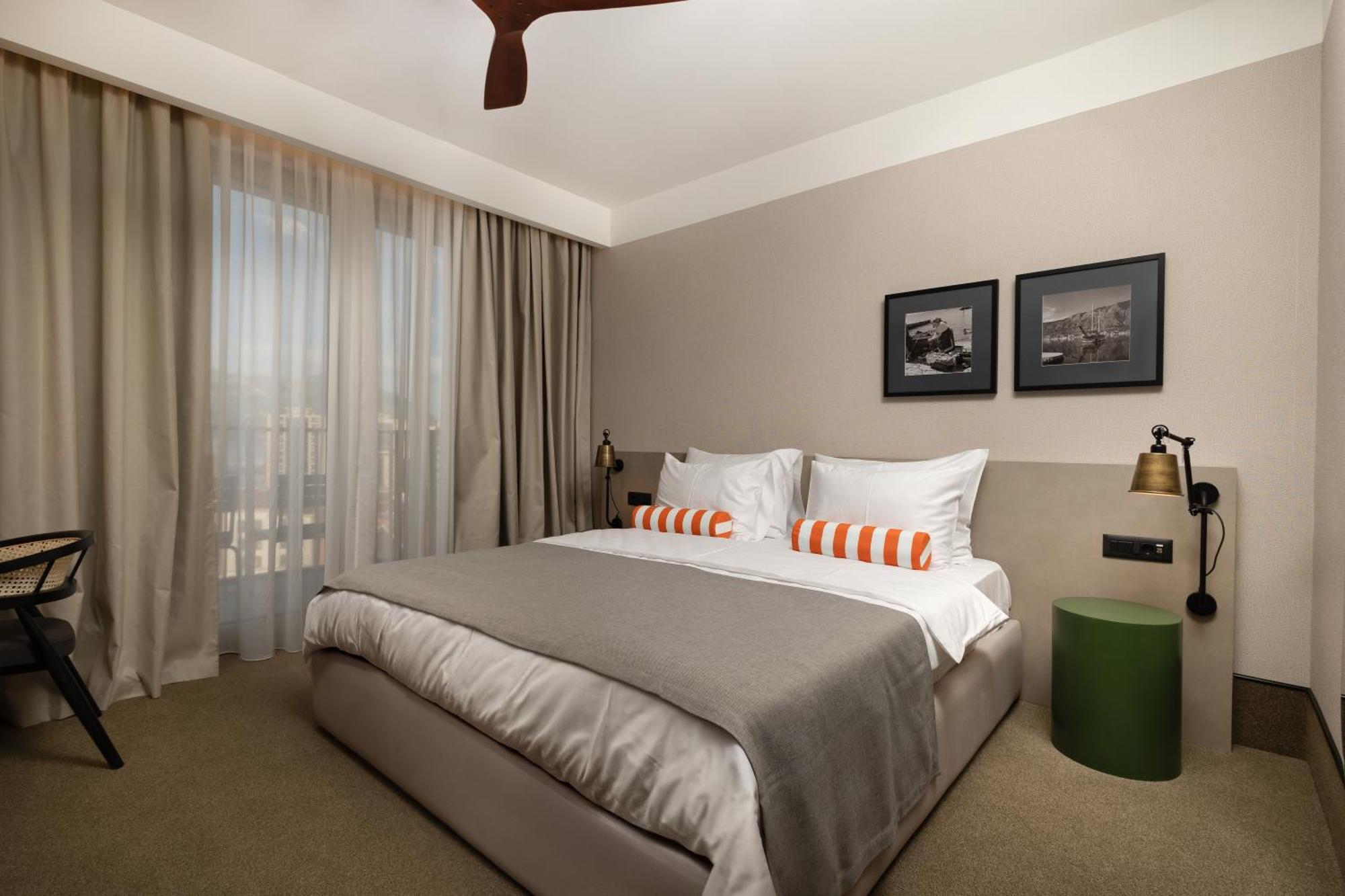 Hotell Infinity & 4*