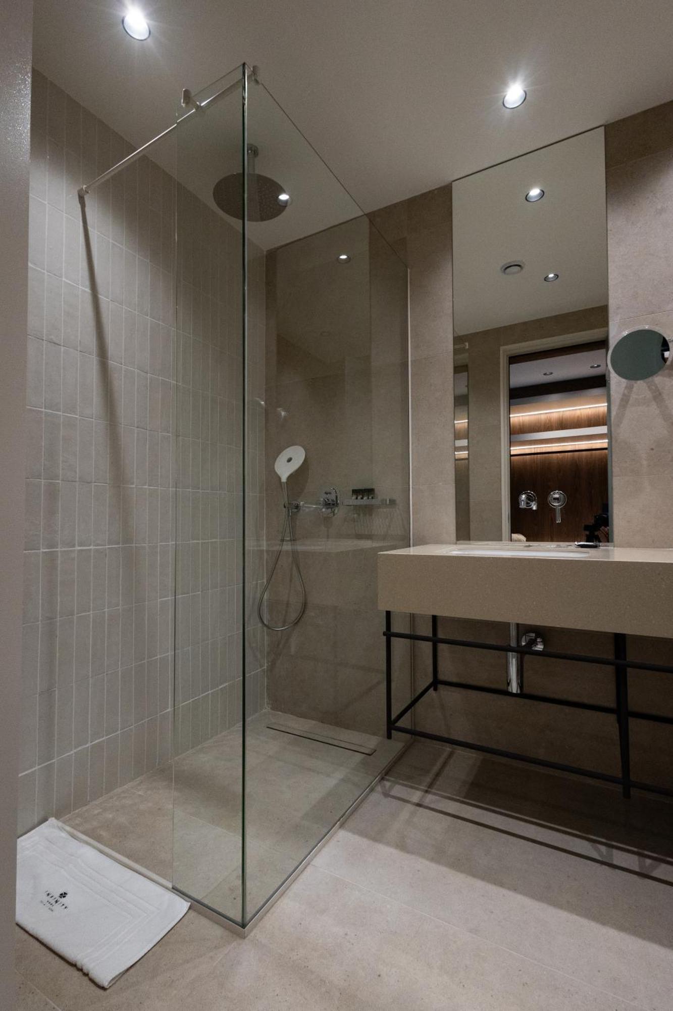 Hotell Infinity &